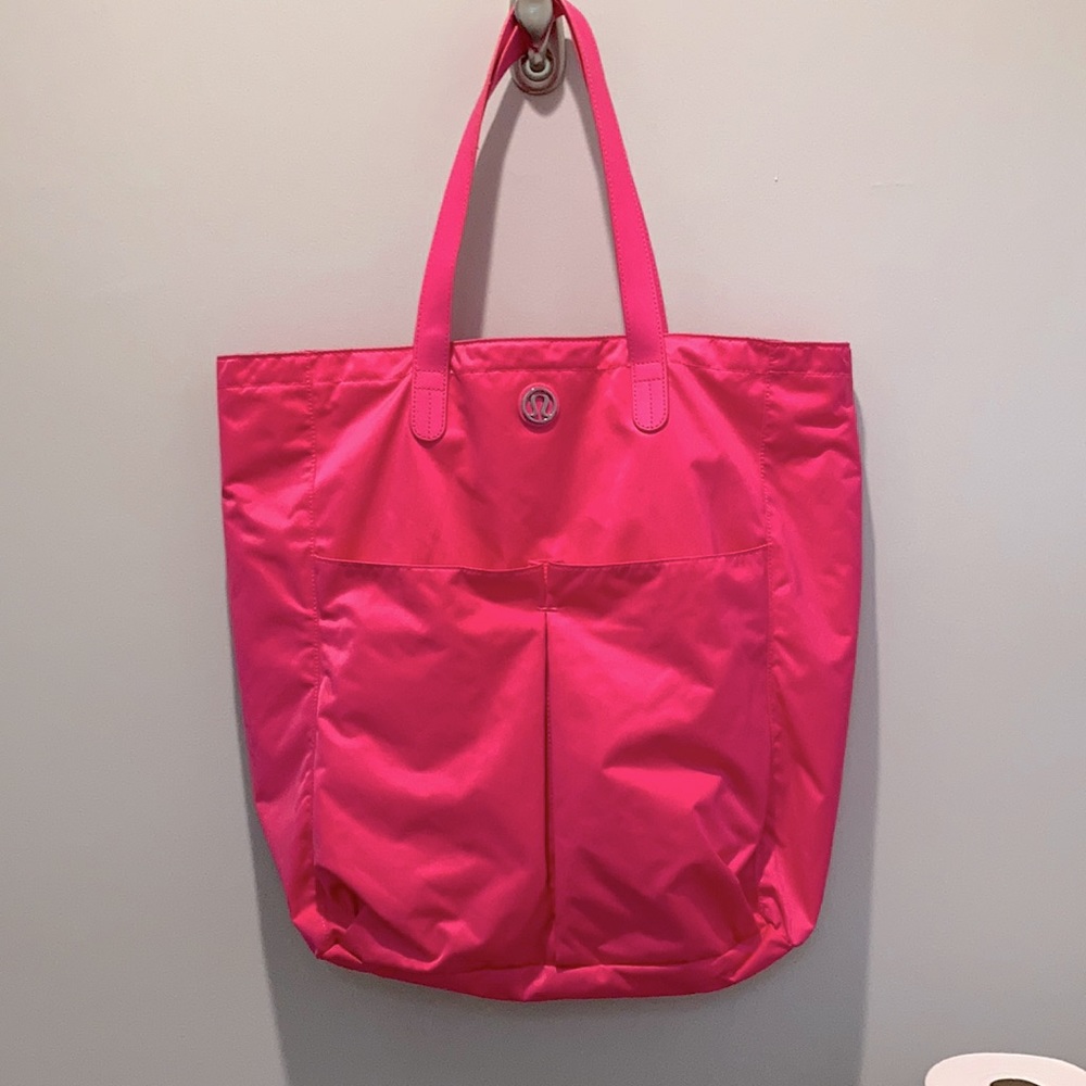 Lululemon Go with the Flow gym bag in hot pink